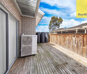 Modern and Sun-Drenched Three Bedroom Townhouse - Photo 2