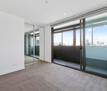 DESIGNER APARTMENT IN ICONIC DIMMEY'S BUILDING - Photo 3