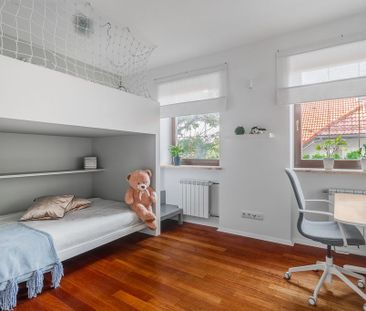 Przytulny, nowoczesny dom z przestronnym salonem - Zdjęcie 6