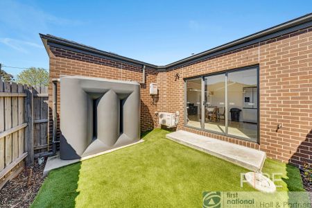 Modern, Light-Filled Unit in Convenient Doveton Location - Photo 3