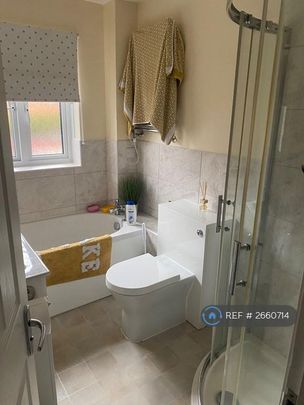 3 bedroom semi-detached house to rent - Photo 1