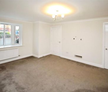 4 bedroom detached house to rent - Photo 3