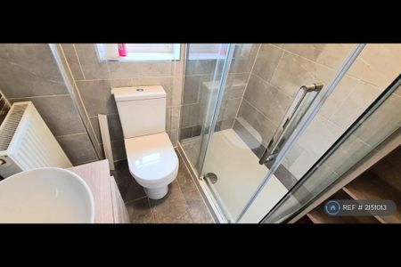 3 bedroom terraced house to rent - Photo 5