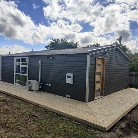 Modern One Bedroom - Photo 4