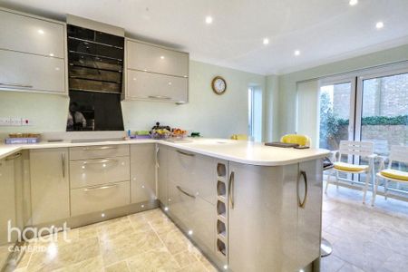 3 bedroom semi-detached house to rent - Photo 2