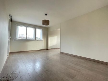 Location Appartement 4 pièces 73m² ST MICHEL SUR ORGE 91240 - Photo 2