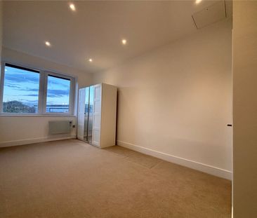 Bartley Way, Hook, Hampshire, RG27 - Photo 4