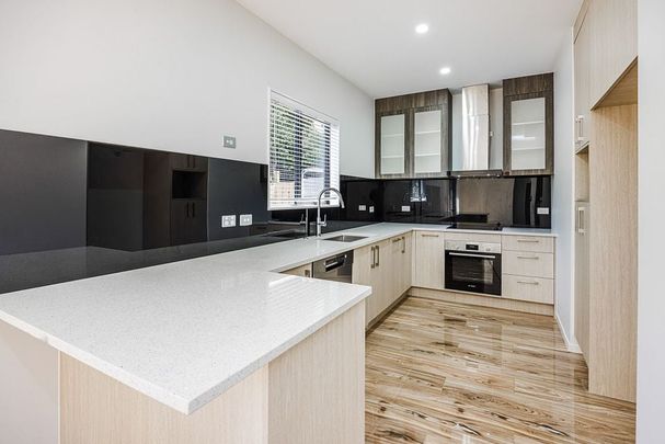 Modern 3BR Apt - Prime Pakuranga! - Photo 1