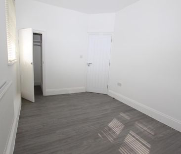 4 bedroom flat to rent - Photo 4