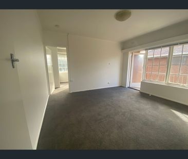 8/19 Sydney Street, Murrumbeena, Vic 3163 - Photo 2