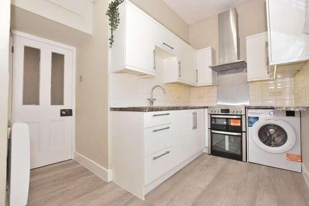 The Causeway, Dunmow, CM6 - Photo 2