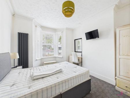 4 bedroom terraced house to rent - Photo 5