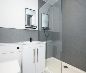 2 bedroom flat to rent - Photo 2