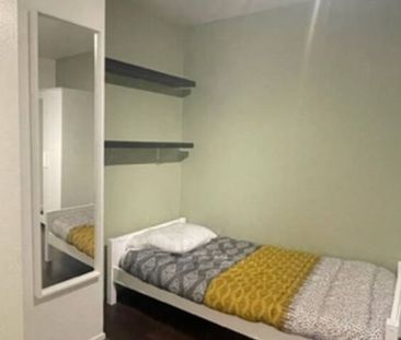 METZ CENTRE - STUDIO MEUBLE - 32 M2 - CUISINE EQUIPEE - Photo 2