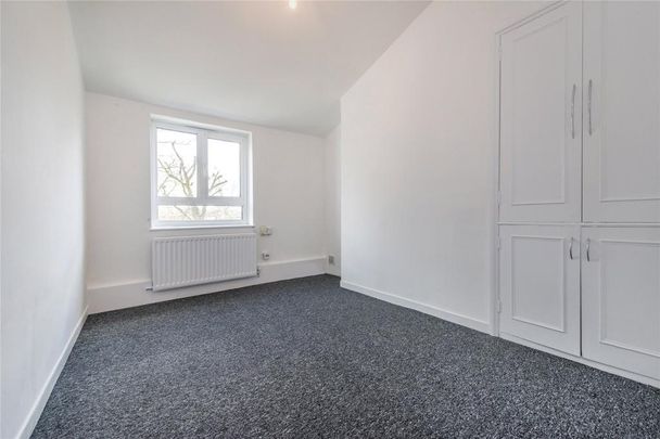 4 bedroom flat to rent - Photo 1