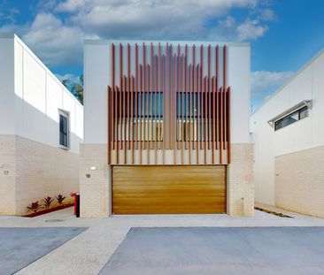 Central Townhouse - Photo 3