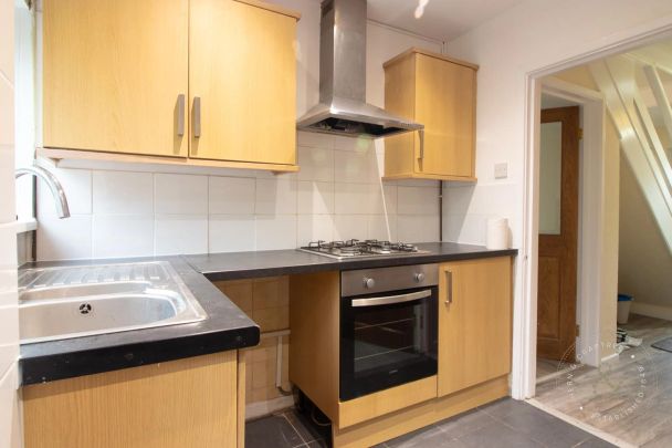 3 Bedroom Townhouse - Semi Detached - Photo 1