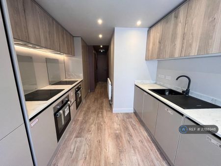 1 bedroom in a house share to rent - Photo 3