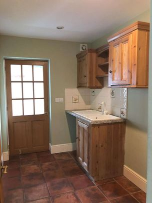 4 Bedroom detached house in a village location - Photo 1