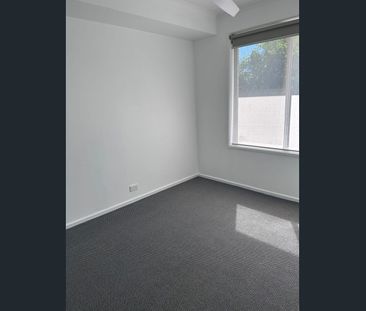 Freshly Renovated Family Home with Expansive Outdoor Space - Photo 4