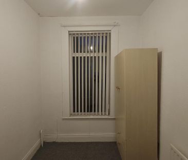3 bedroom flat to rent - Photo 6