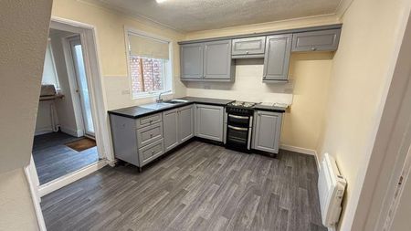 2 bedroom terraced house to rent - Photo 5