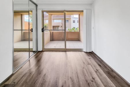 RENOVATED 3 BEDROOM DOUBLE STOREY APARTMENT WITH NEW FLOORING THROUGH-OUT - Photo 5