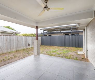 Charming Family Home in Quiet Ningi Location – Water Included! - Photo 4