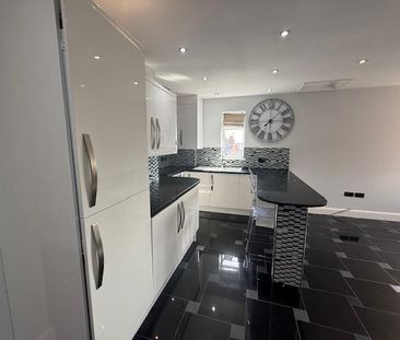 3 bedroom flat to rent - Photo 5