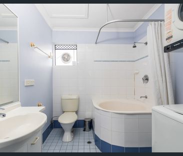 Affordable Apartment in Quiet Woolloongabba Complex - Photo 4