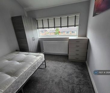 1 bedroom in a house share to rent - Photo 2