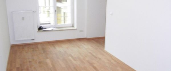 Zum Innenhof gelegene 2-Zimmer-Wohnung im sanierten Fabrikgebäude mit Balkon ! - Foto 1