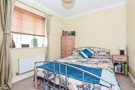 3 bedroom semi-detached house to rent - Photo 2