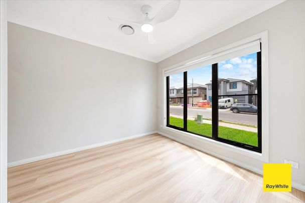 A near new aesthetically designed spacious house ready to move in. - Photo 1