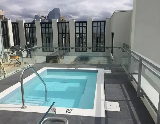 Amazing views Stylish 2 bd+ Den, 2bth Sauna, Steam Room, Gym and Hot Tub. | 2504 - 901 10 Avenue SW, Calgary - Photo 1