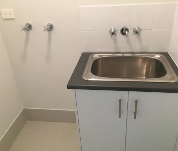 “Large Private Family Home” - Photo 6