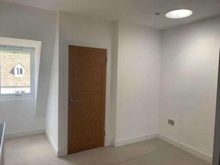 High Street, Witney, OX28 - Photo 2