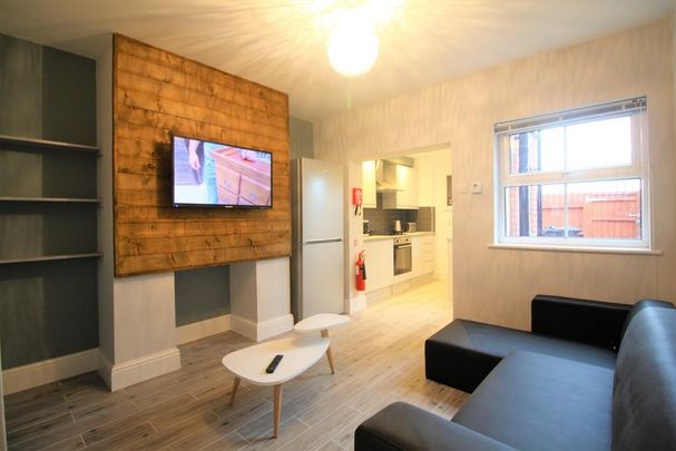 3 bedroom terraced house to rent - Photo 1