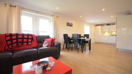 2 bedroom apartment to rent - Photo 2