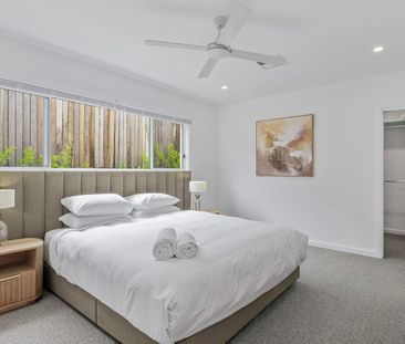 Designer 4-Bedroom Home in Quiet Cul de Sac - Photo 4