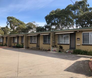 2/4 Everett Cl, Herne Hill, Vic 3218 - Photo 5