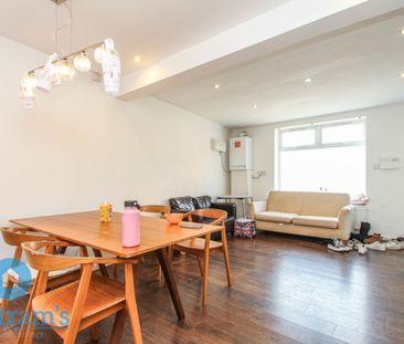 4 bed Mid Terraced House for Rent - Photo 1