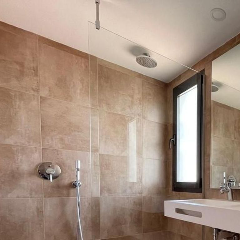 Luxury penthouse for rent in Estepona, Andalusia - Photo 1