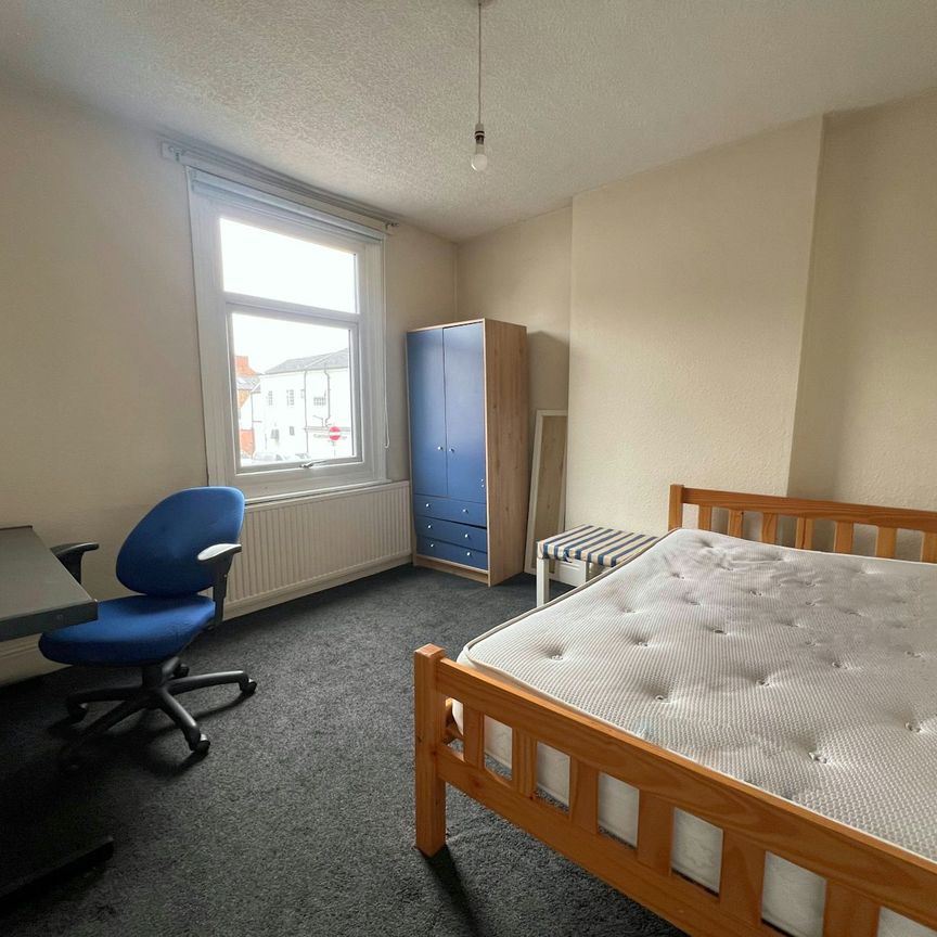 Terraced House to rent on - Photo 1