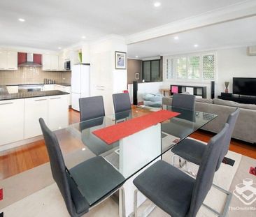 4 Bedroom Home. Immaculate Elevated Family Home - Photo 1