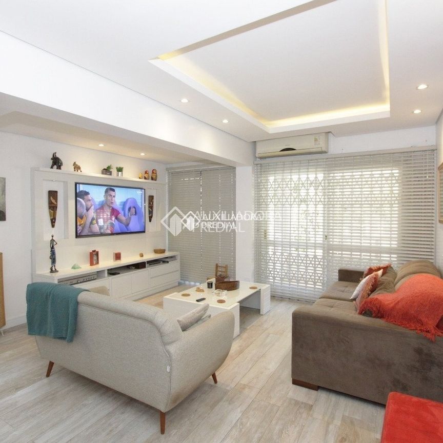 Casa com 4 quartos e 510m² para alugar em Boa Vista, Porto Alegre. - Foto 1