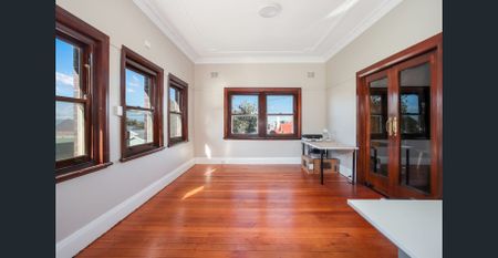 SPACIOUS COTTAGE - Photo 4