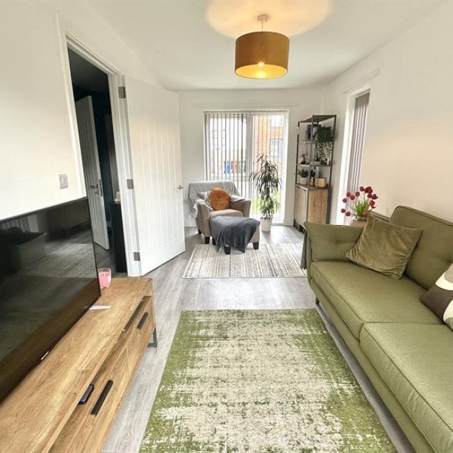 3 Bedroom Semi Detached To Let - Photo 1