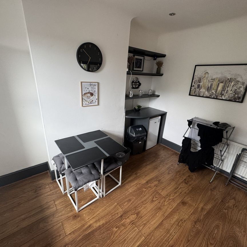 Kempshott Road, London, SW16 5 - Photo 1