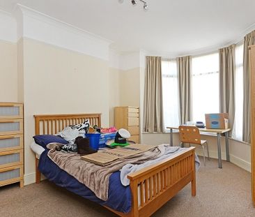 Spacious 4 bedroom property - Photo 1